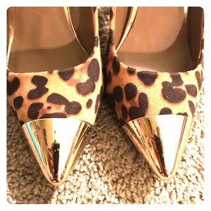 Leopard heels with gold tip